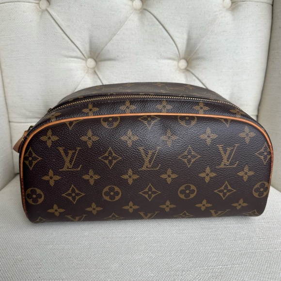 SOLD - Authentic Louis Vuitton Dopp Kit Toilet Pouch - Picture 3 of 13